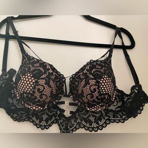 Beautiful la senza push up bra, I cut off the tag but I believe its 32C